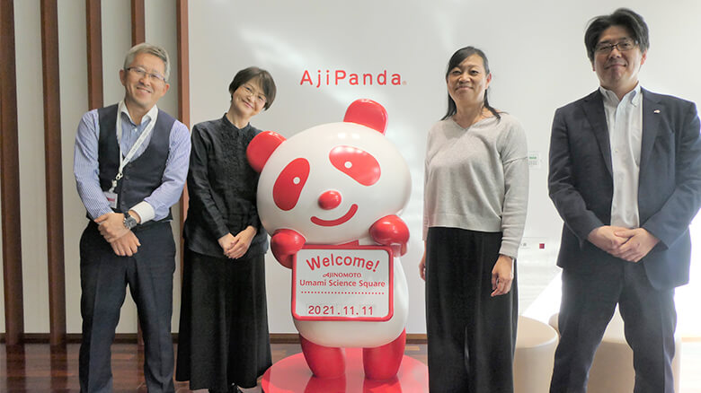 出前授業事務局のスタッフ:左から伊従護、佐藤由華里、高橋里美、高橋亘。