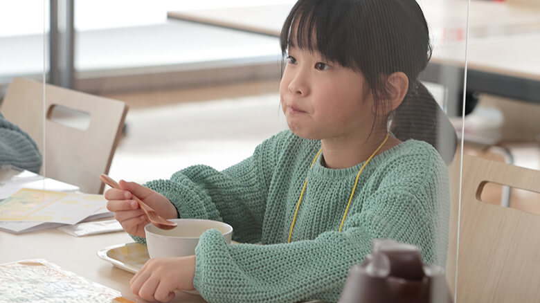 工場見学後にスープの試食