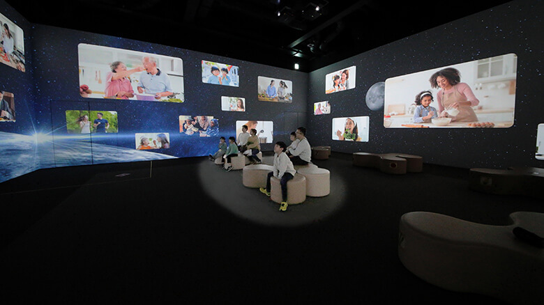 「うま味体験館」の360°スクリーン