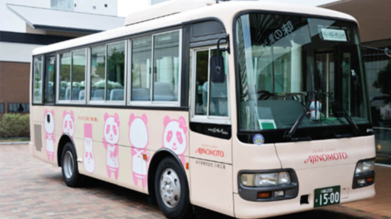 なんともかわいい「アジパンダ®」バス。(「アジパンナ®」バージョン)