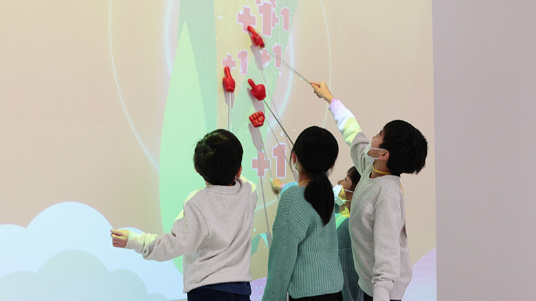 「コーンレンジャーなりきり体験」に子どもたちも夢中