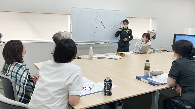 打合せしているメンバー