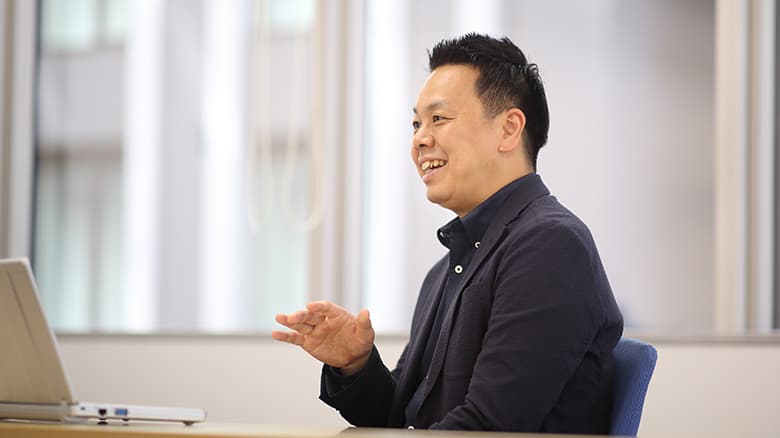 味の素株式会社グローバルコミュニケーション部鈴木 貢介氏の写真