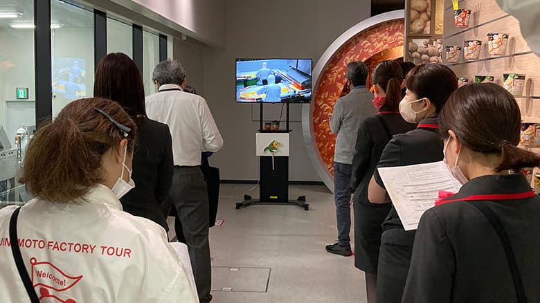 プロジェクトチームのコース内容を確認している様子