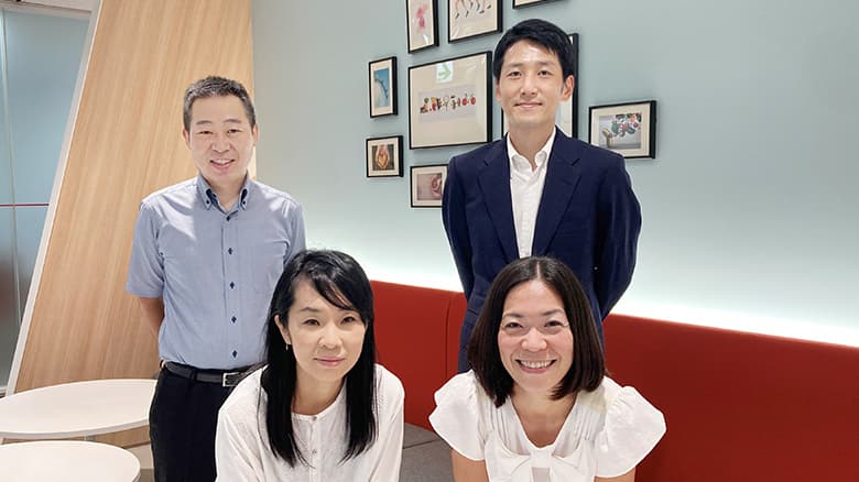 R&B企画部　「A-STARTERS事務局」　髙木秀祐氏、山田和輝氏、梅津友美江氏、蛭田聡子氏の写真